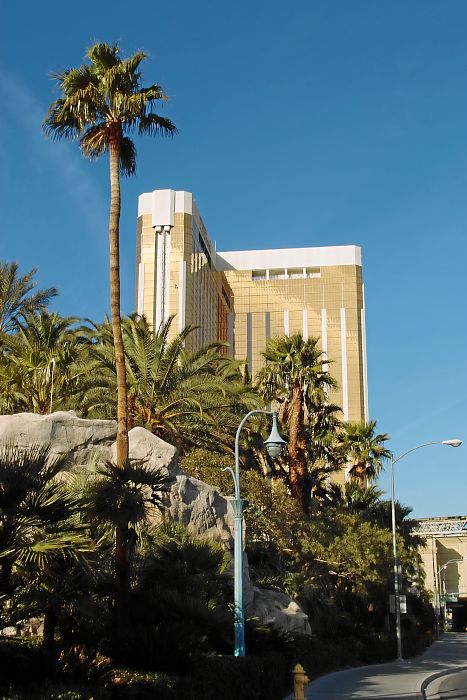 Viel Grün und Vögel um das Mandalay Bay