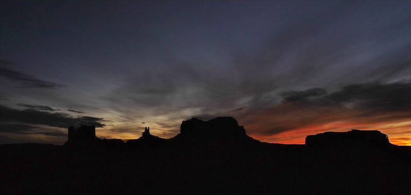 Monument Valley nach Sonnenuntergang Monument Valley nach Sonnenuntergang
