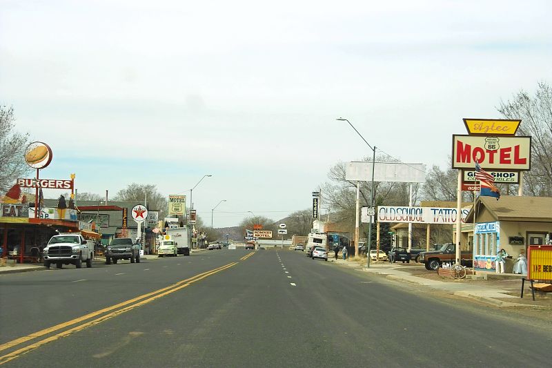 auch diese Stadt lebt von der Route 66 Nostalgie - einfach mal die Schilder zählen :)