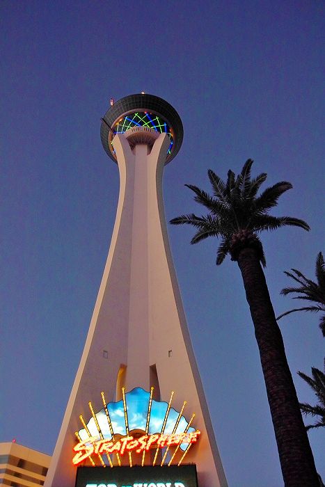 Stratosphere Tower bei Nachteinbruch Stratosphere Tower bei Nachteinbruch