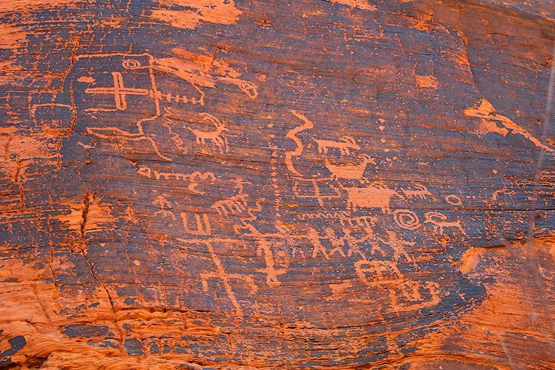 Steinmalerei im Valley of Fire - Geier auf Stein statt im Himmel